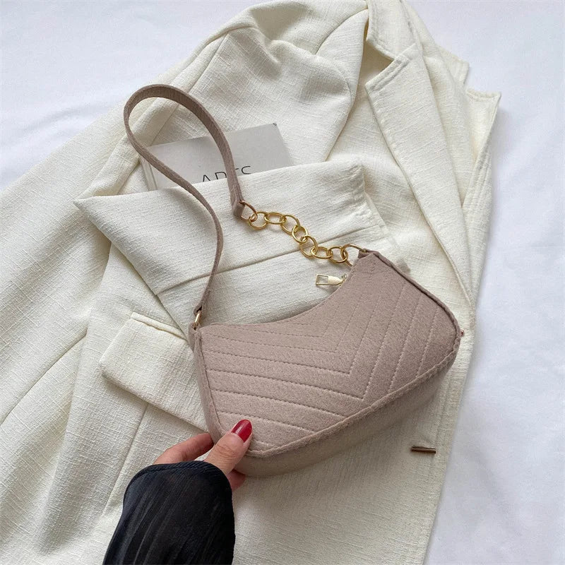 Mini Bolso de Hombro para Mujer – Bolso de Fieltro Elegante con Diseño Sofisticado, Estilo Media Luna y Tipo Silla de Montar – Colección 2025