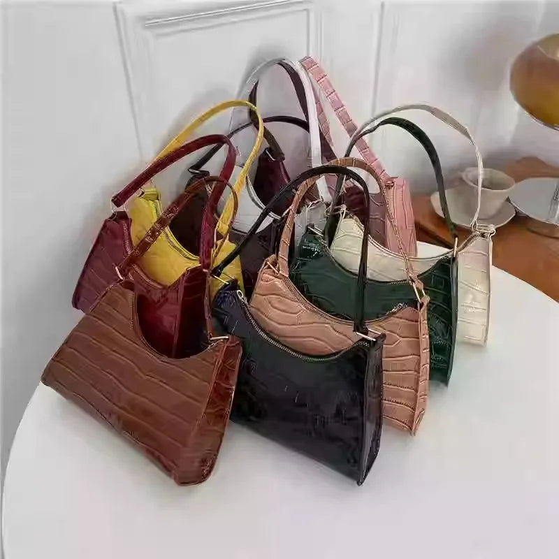 Bolso De Axila Con Estampado De Cocodrilo