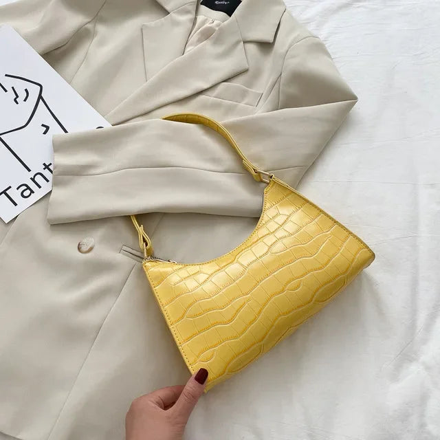 Bolso De Axila Con Estampado De Cocodrilo