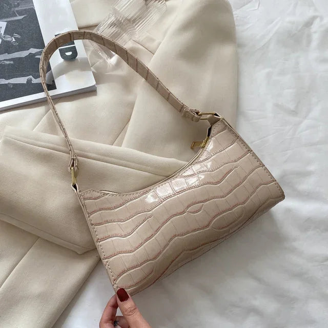 Bolso De Axila Con Estampado De Cocodrilo