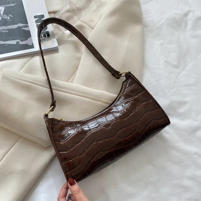 Bolso De Axila Con Estampado De Cocodrilo