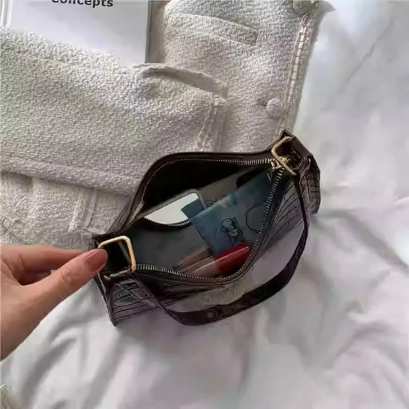 Bolso De Axila Con Estampado De Cocodrilo